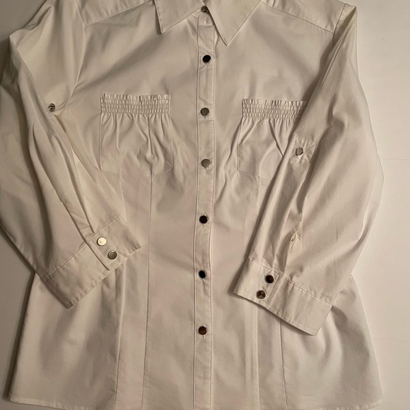 Elements buttons down shirt size M. 2/3 long sleeves, color white, front pockets - Picture 10 of 16